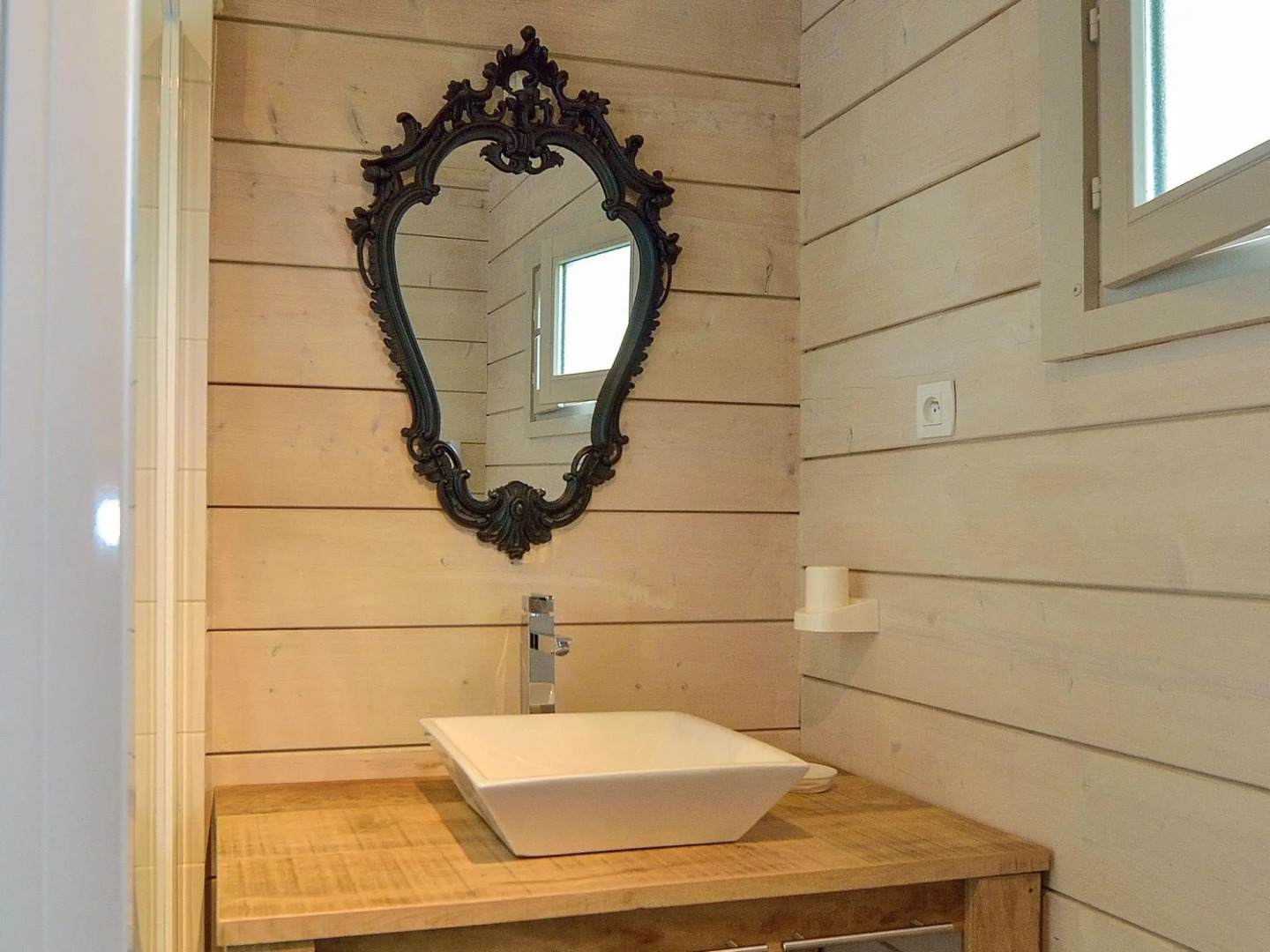 Holiday Home in Oradour sur Vayres with Private Terrace