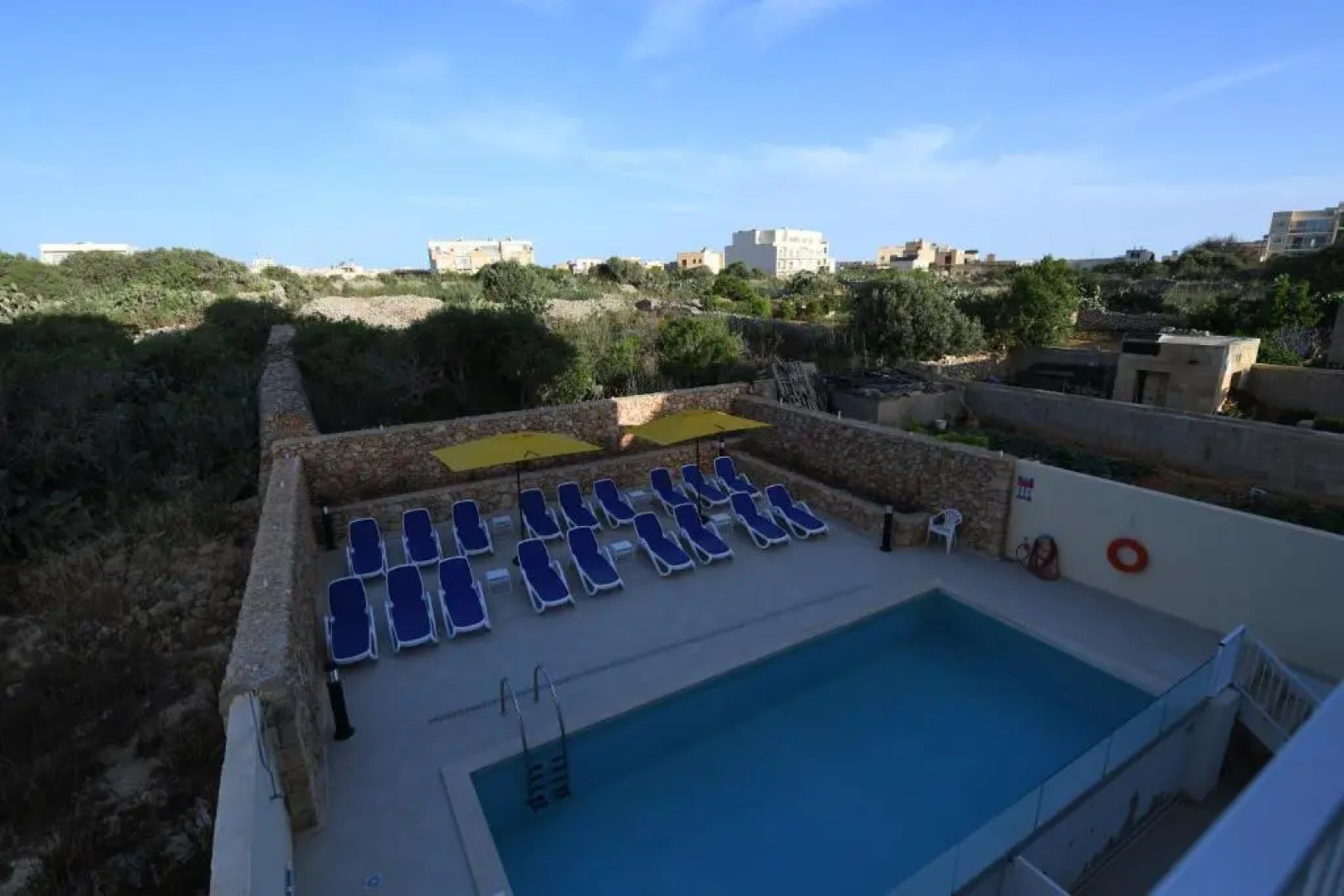 Wileg 4B Luxury Two Bedroom Apartment with Shared Swimming Pool.