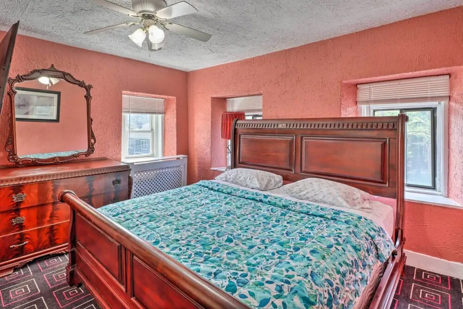 3 Mi to Lake: Spacious Tobyhanna Home & Guest Home