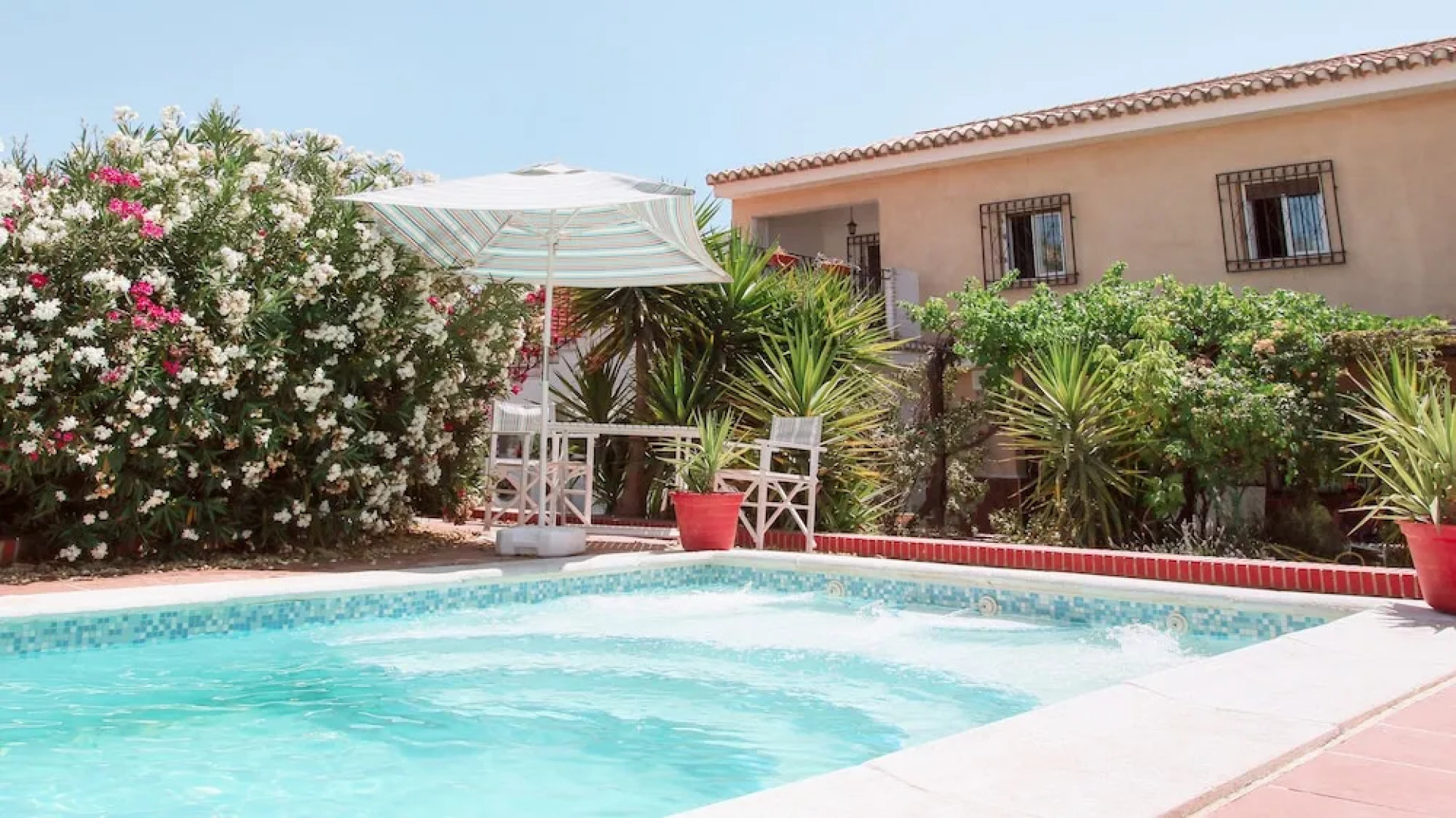 Beautiful 13 bed Villa, Private Pool, Large Garden