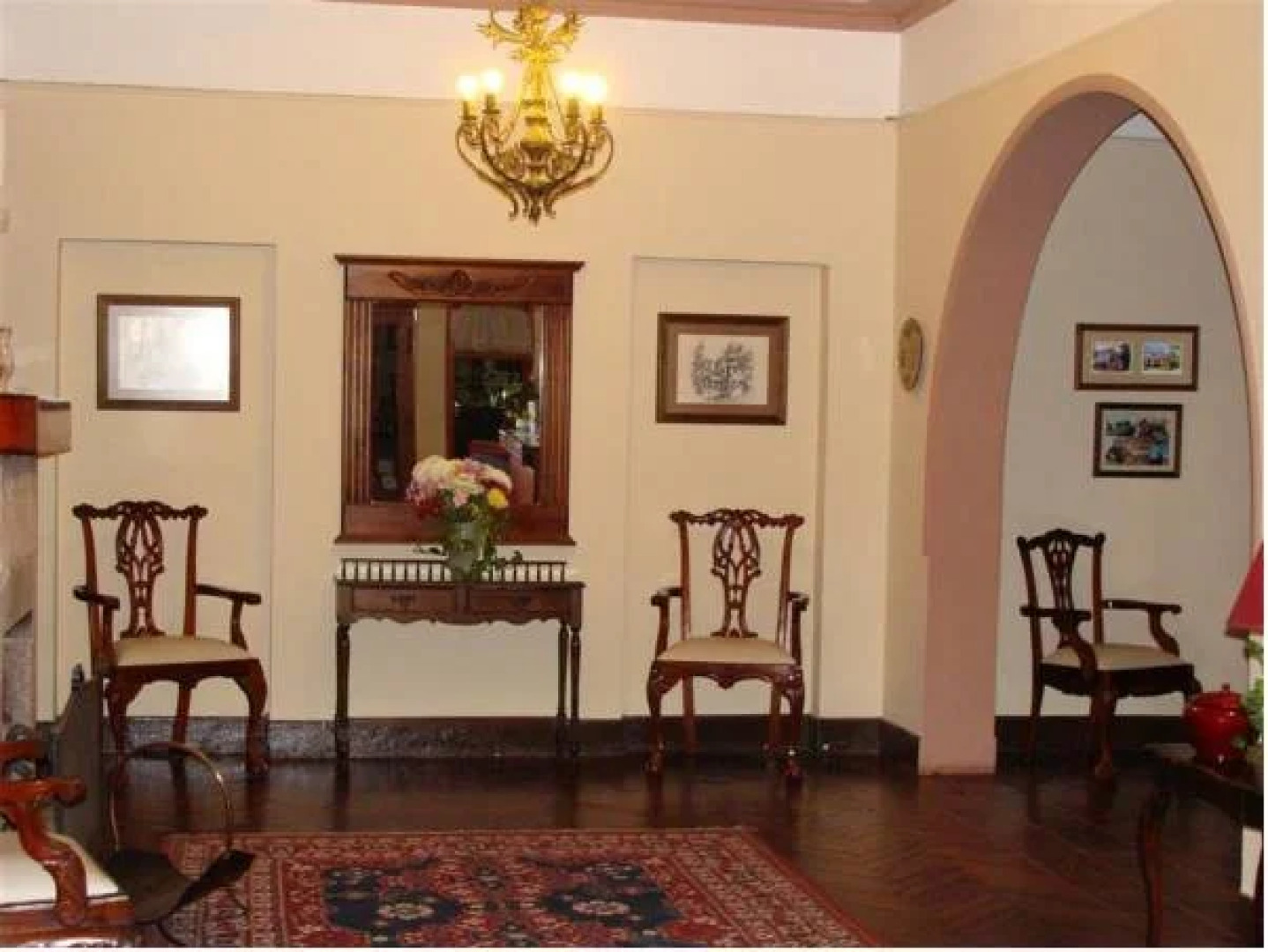 L'Hirondelle - Adults Only