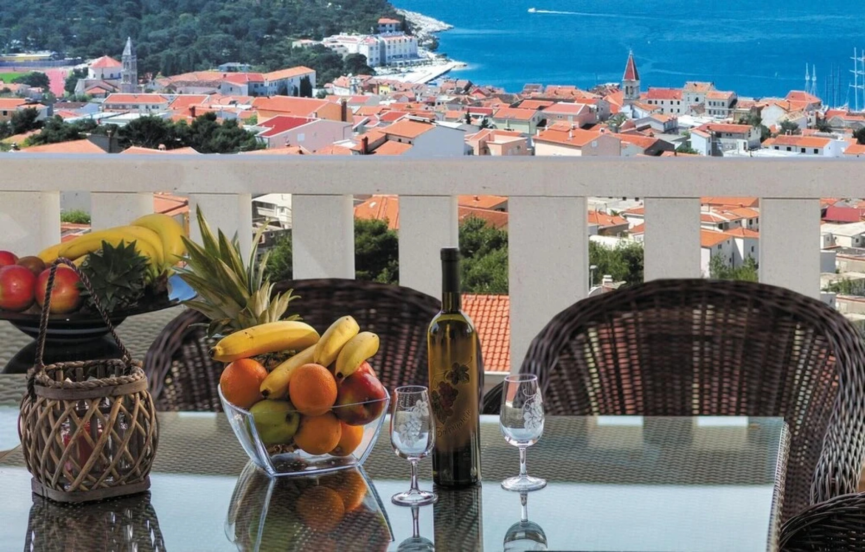 Beautiful Home in Makarska With Wifi and 7 Bedrooms