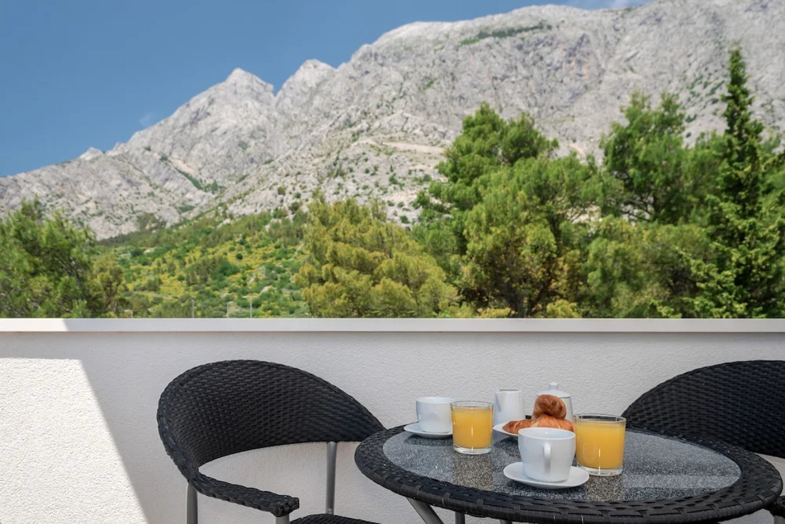 Sunny Sky apartments beneath Biokovo