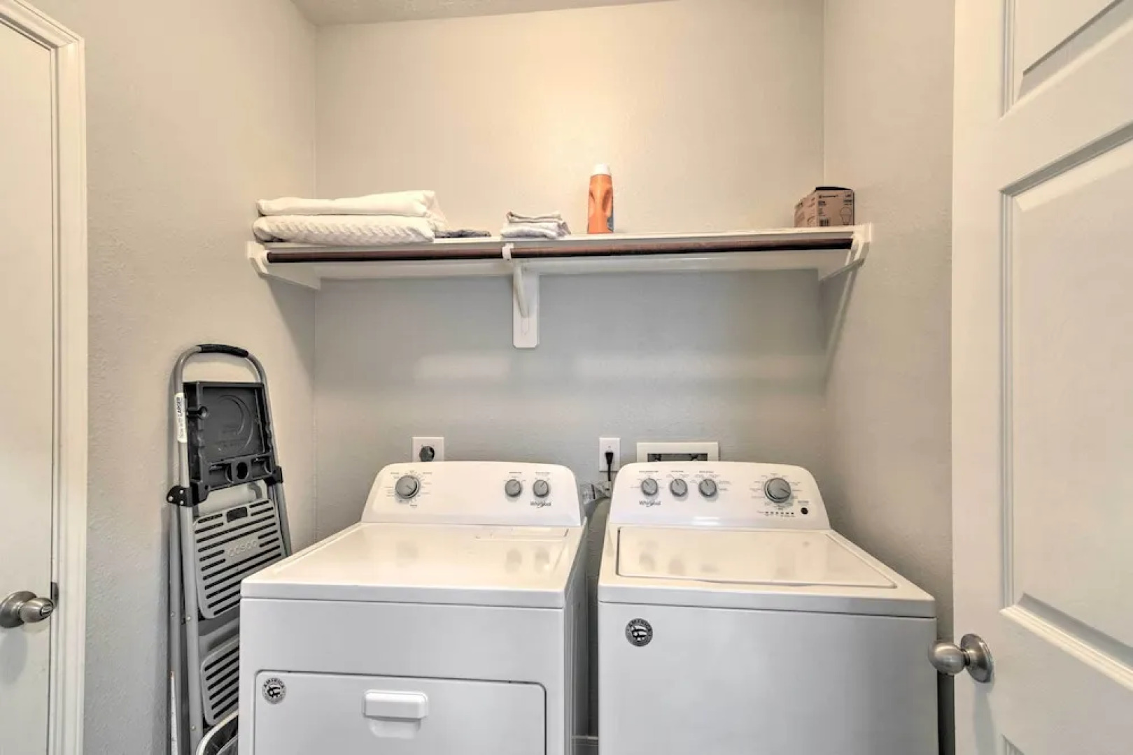 Spacious & Central Katy Retreat: 27 Mi to Houston!