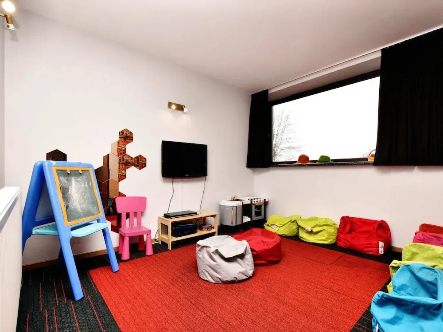 Unique Holiday Home with Pool near Park & Ski Area