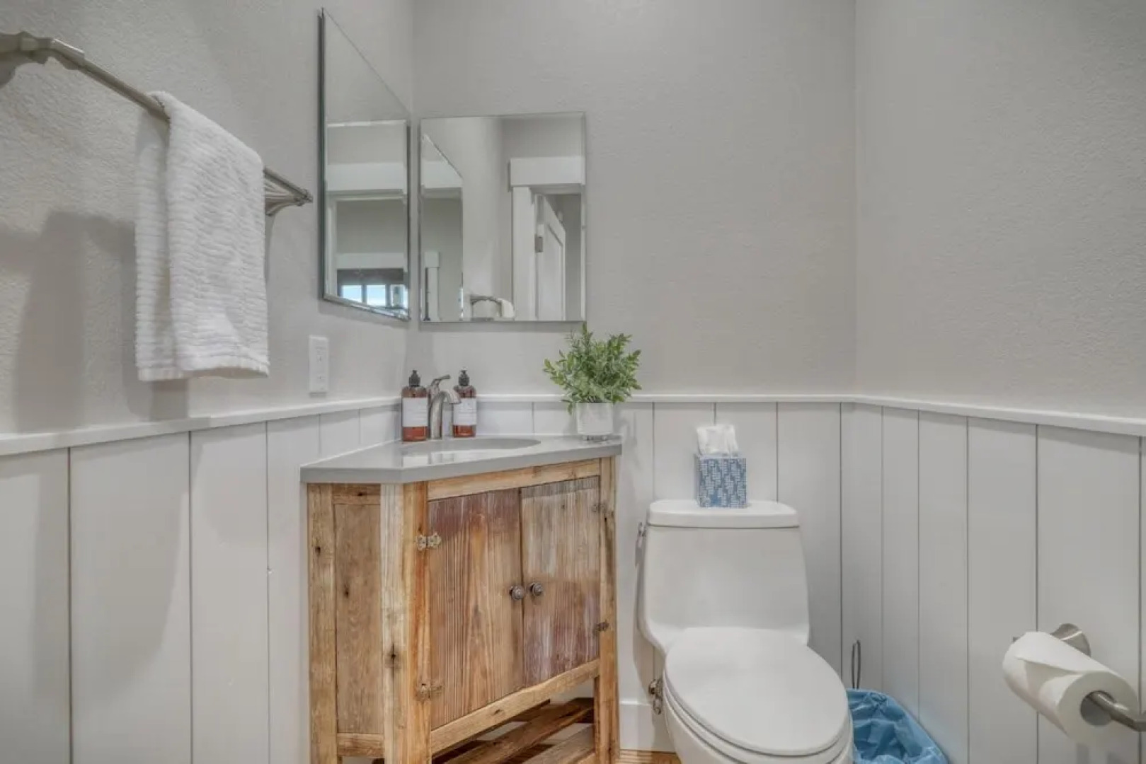 New Tranquil Village Lake Retreat