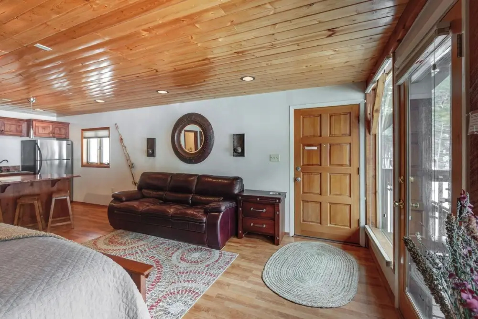 Cozy Streamside Studio - 2 Mi to Taos Ski Resort!