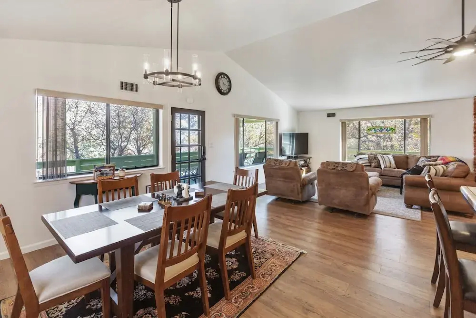 Kern River Retreat - Walk To River & Downtown! 3 Bedroom Retreat by RedAwning