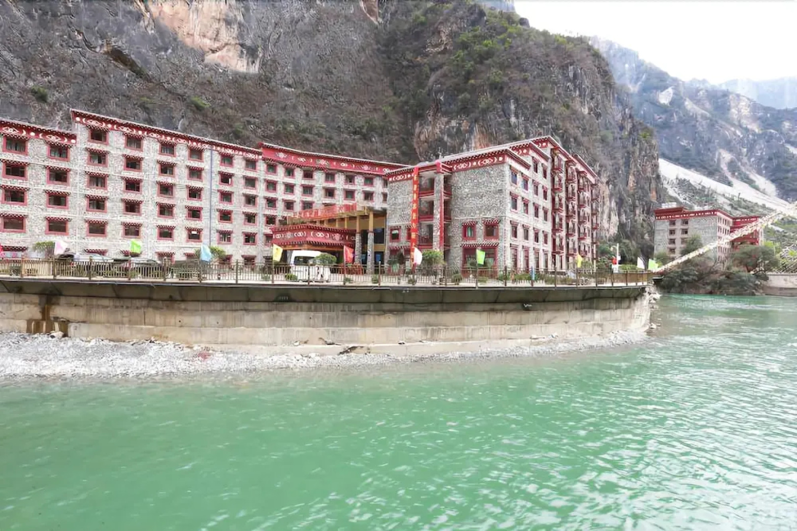 Balagezong Tibetan Ecological Hotel