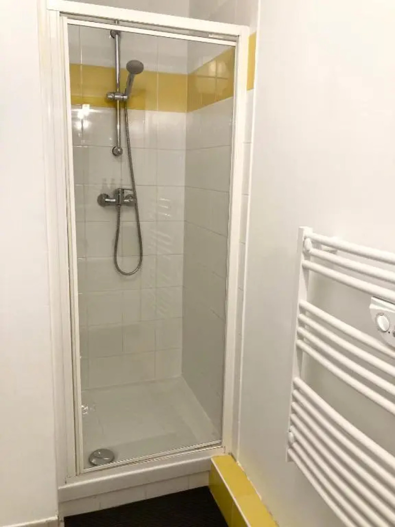 Studio 2 étoiles, wifi, proche commerces, A9, transports, plages