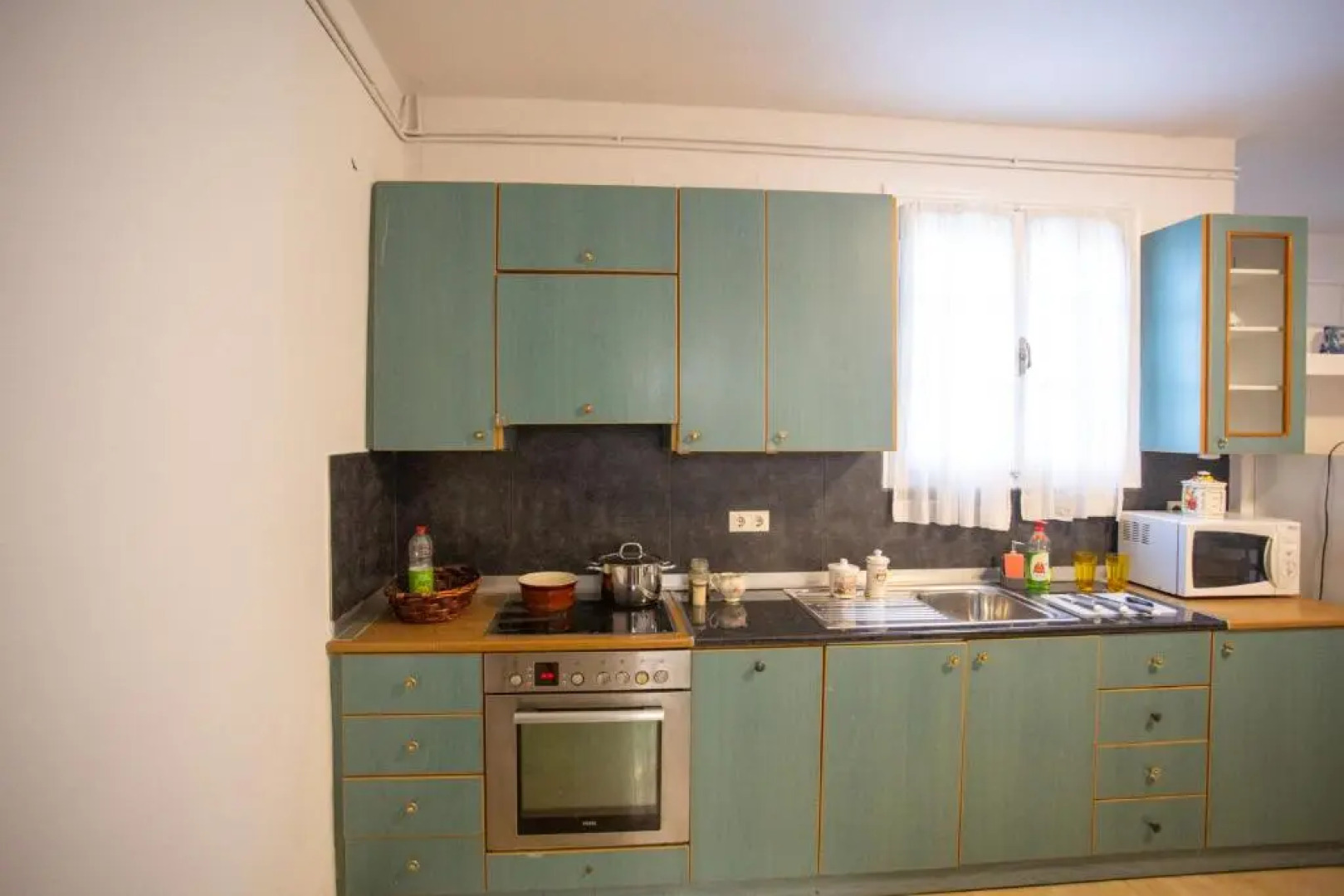 Traditional Apartment part of a Detached Villa on a luxurious Hill of Thessaloniki PANORAMA with a private garden with trees ,also available for Family and other gatherings and Kid's parties - under 13 , for less than 20 people alltogether