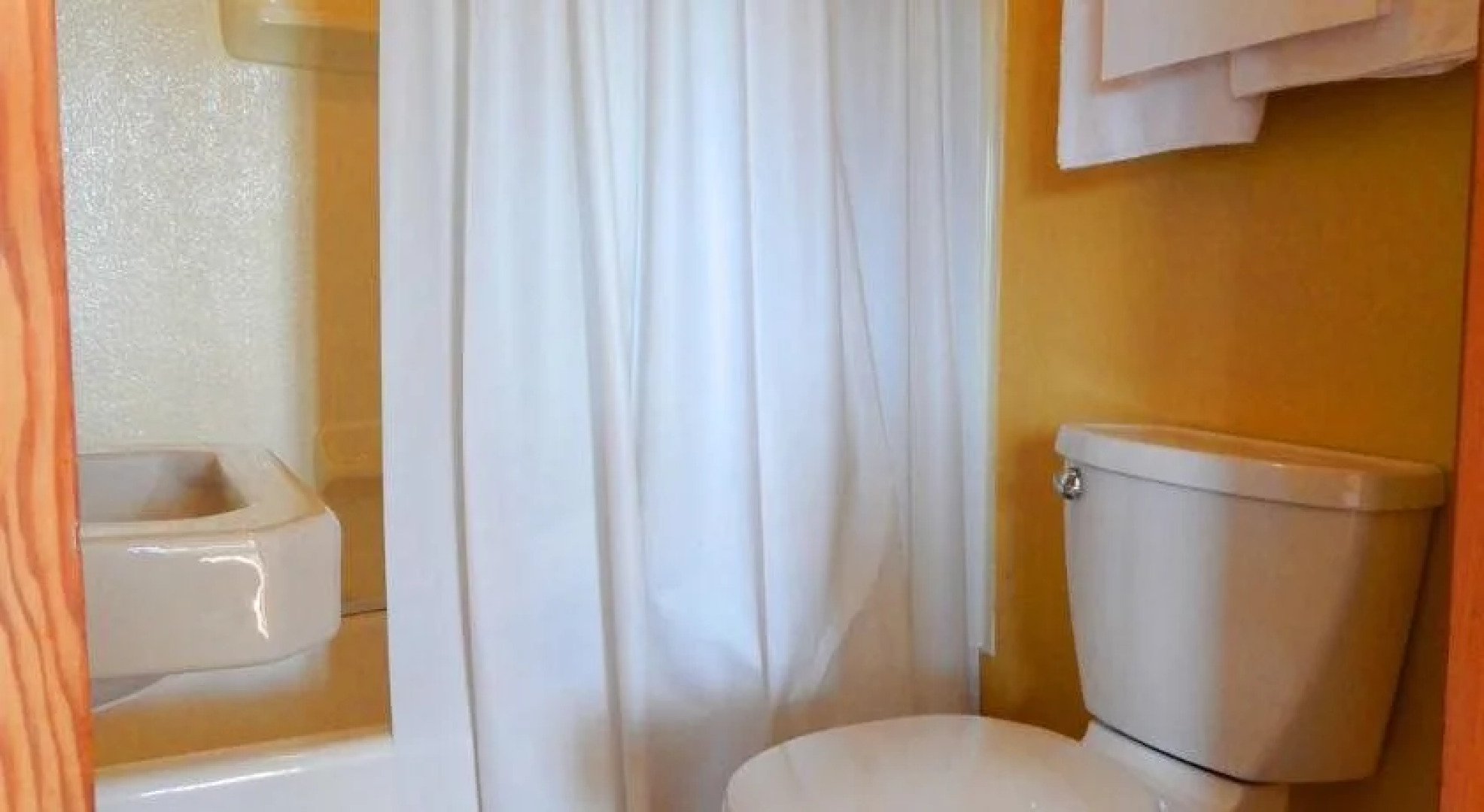 MacIver's Motel & Campground