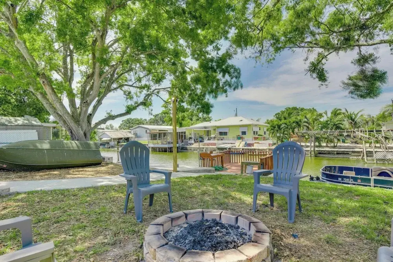 Waterfront Okeechobee Getaway w/ Backyard Dock!