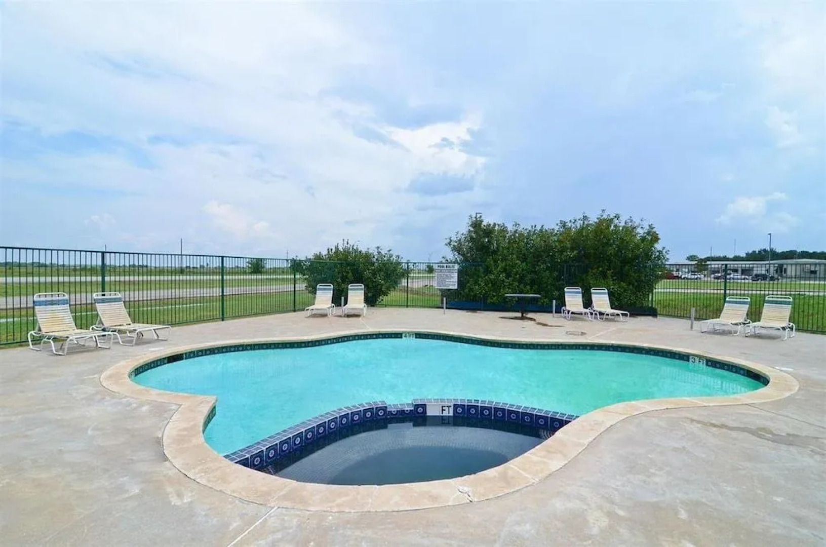 Pine Point Inn & Suites