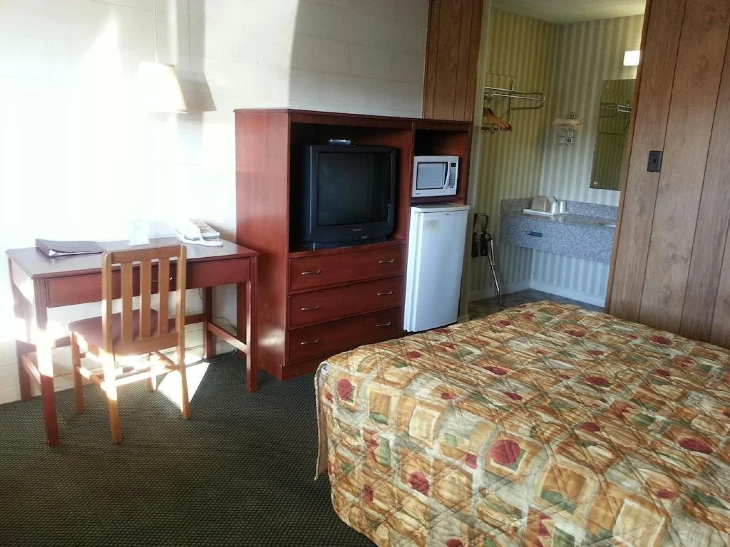 Budget Inn By OYO Natural Bridge I-81