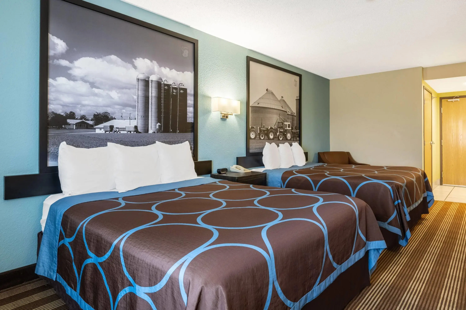 Super 8 by Wyndham Osseo WI