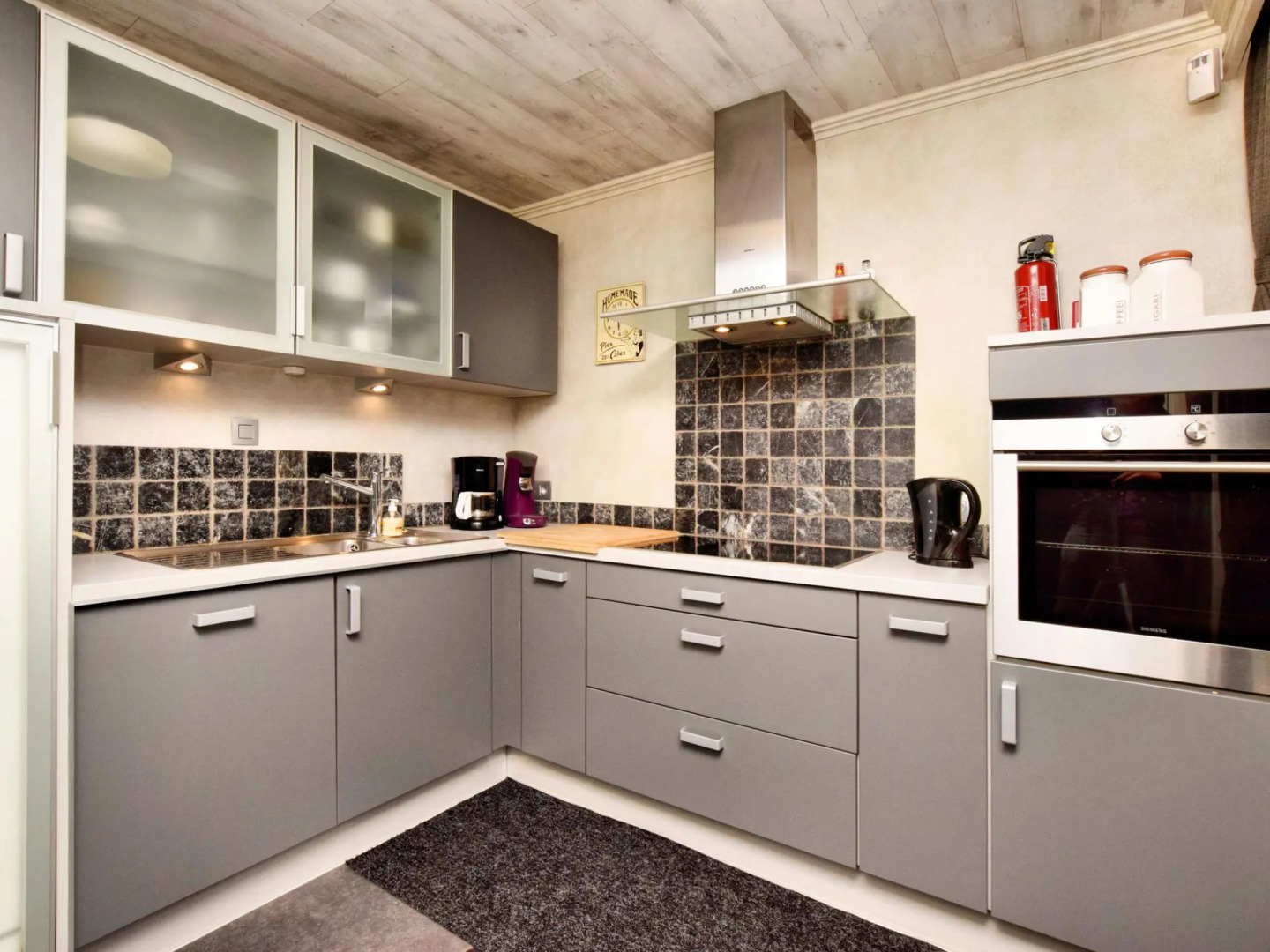 Luxurious Holiday Home with Hot Tub & Sauna in Houffalize