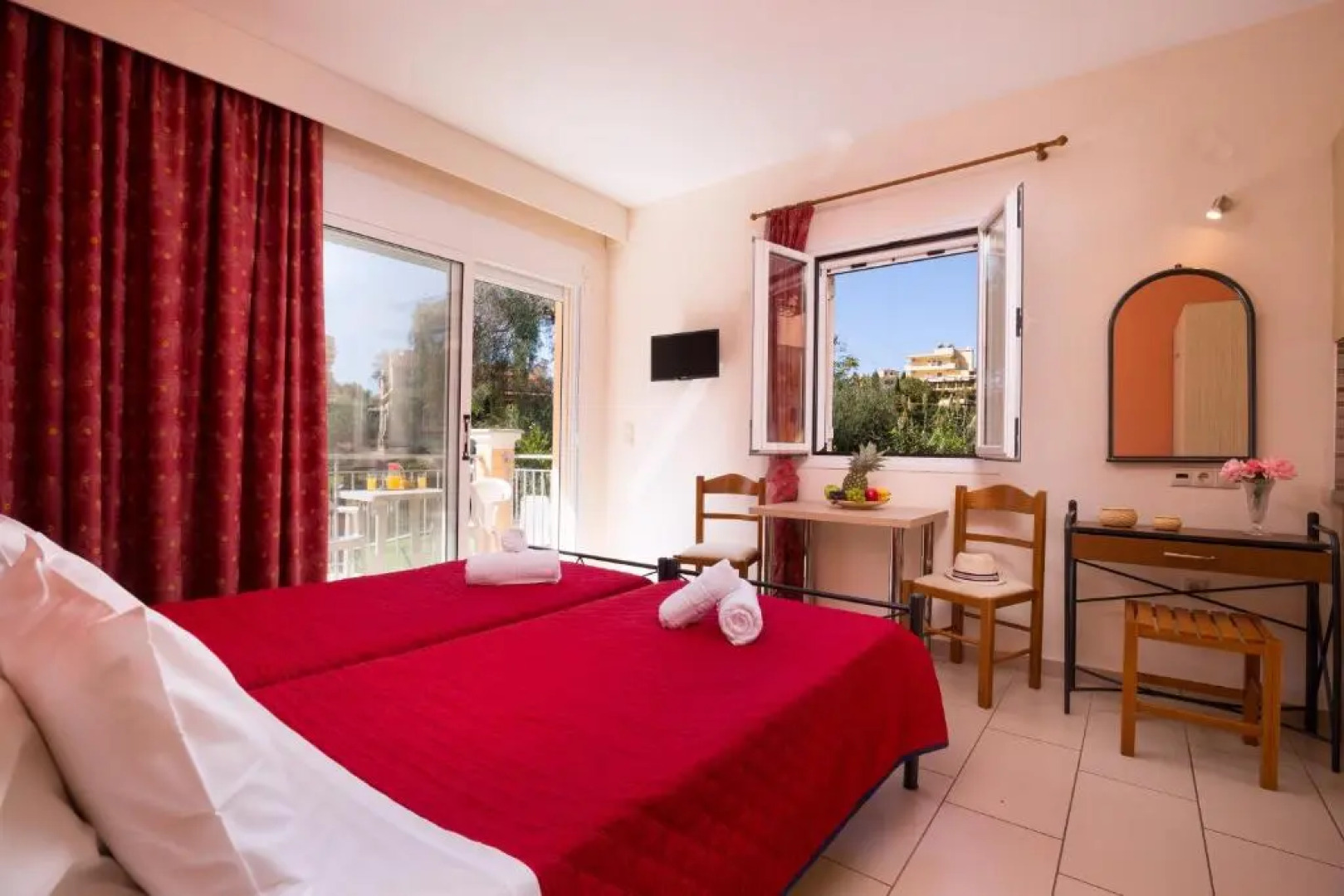 Odysseus Apartments By Hotelius