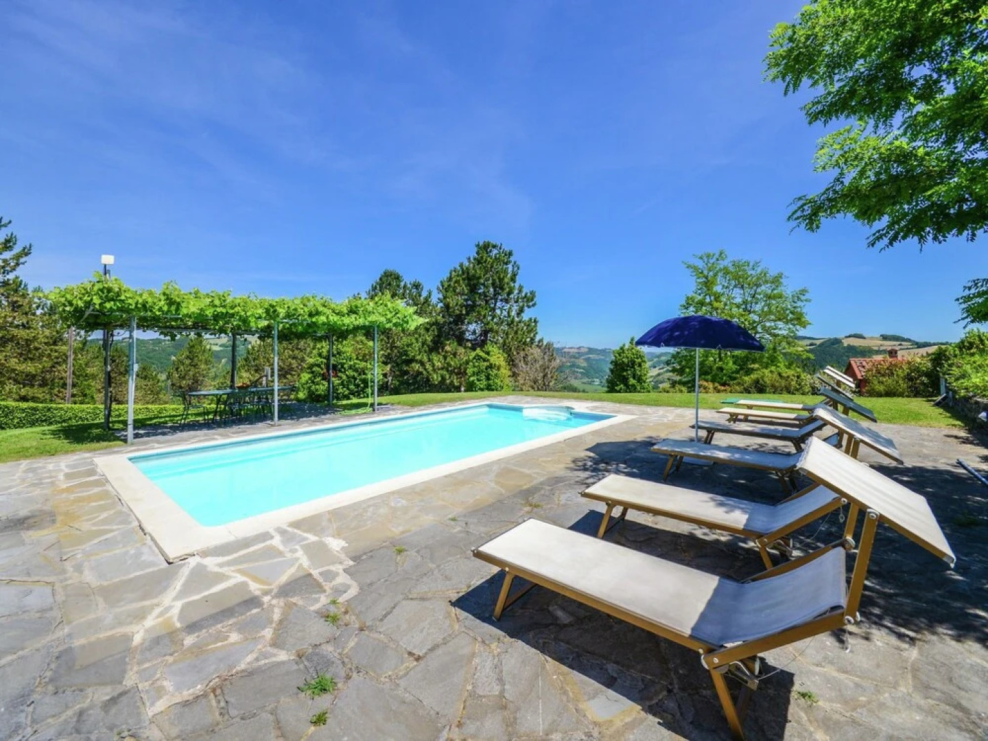 Spacious Villa in Marradi with Swimming Pool