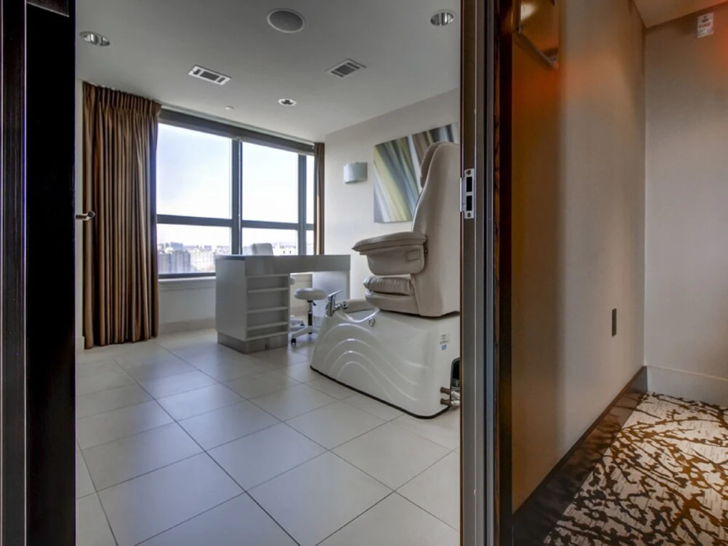 Global Luxury Suites at Fair St