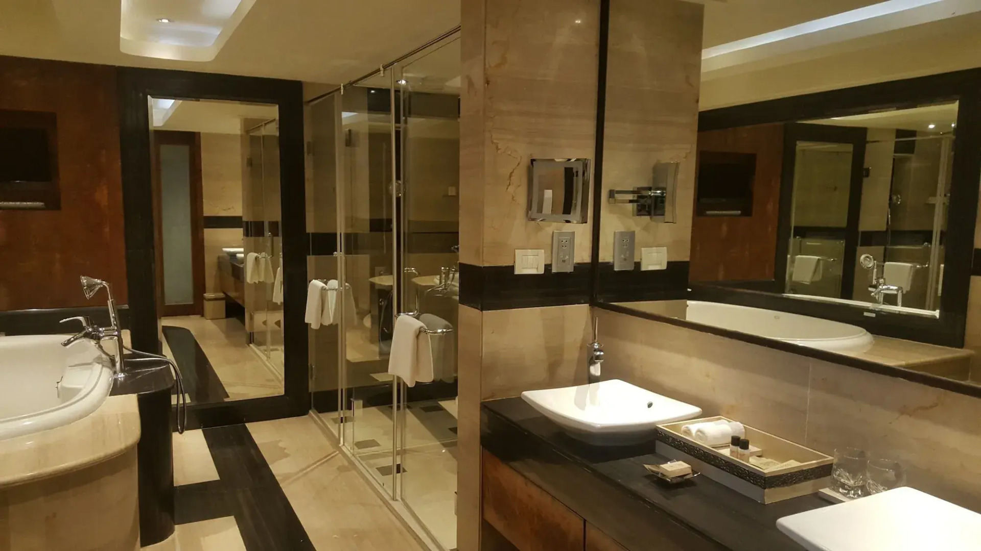 Vivanta Hyderabad, Begumpet