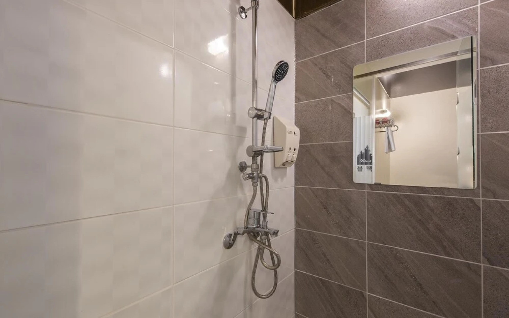 Eumseong Black and White