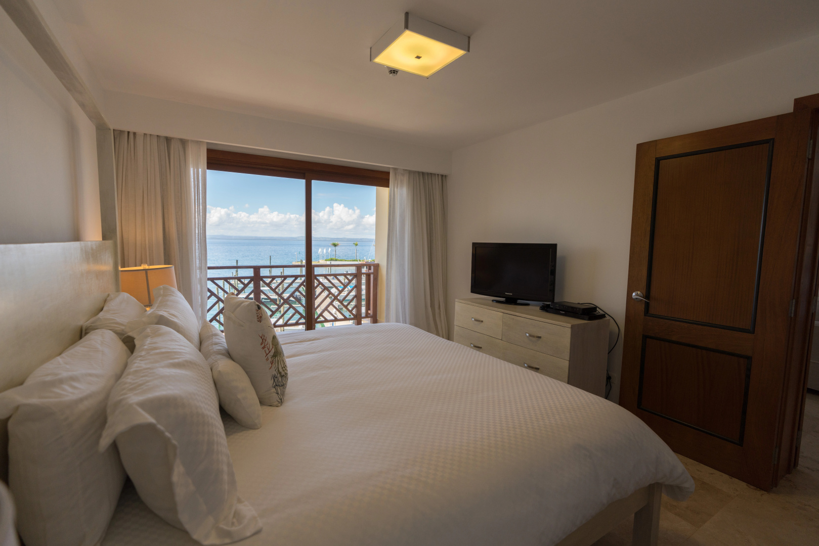 The Bannister Hotel & Yacht Club