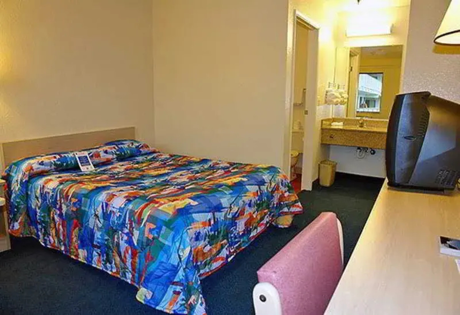 Motel 6 North Kirkland