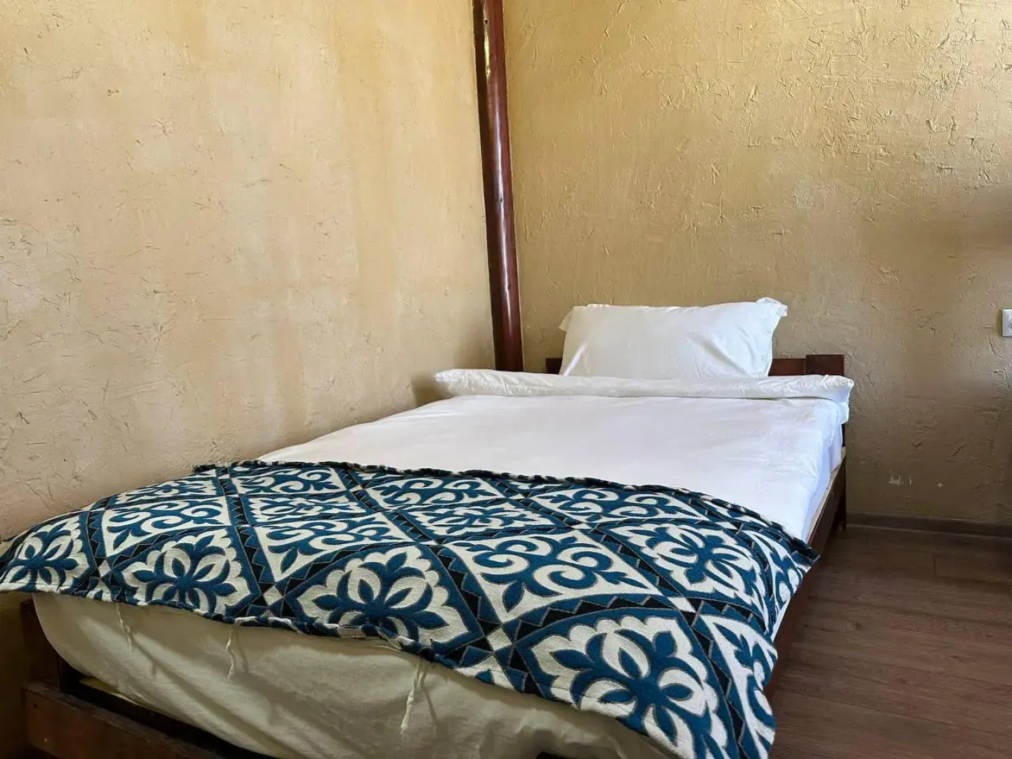 Sultan Kyzyl-Kia (Султан Кызыл-Кия)