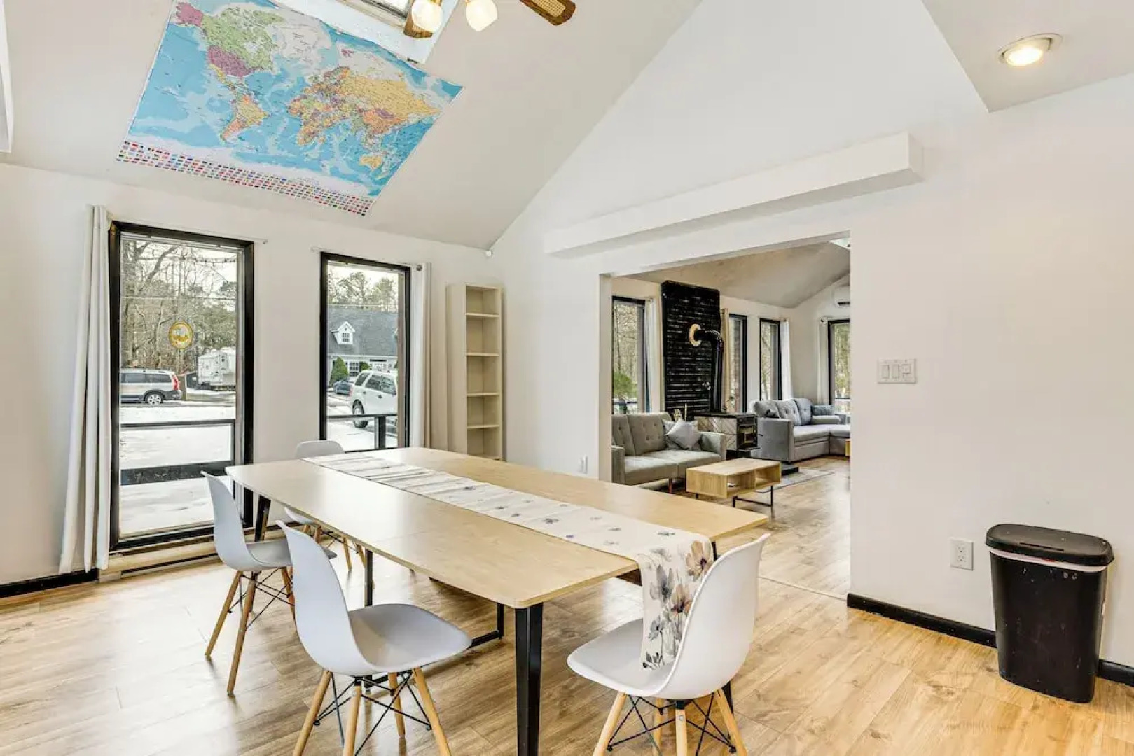 Hot Tub & Game Room: Long Pond Getaway!