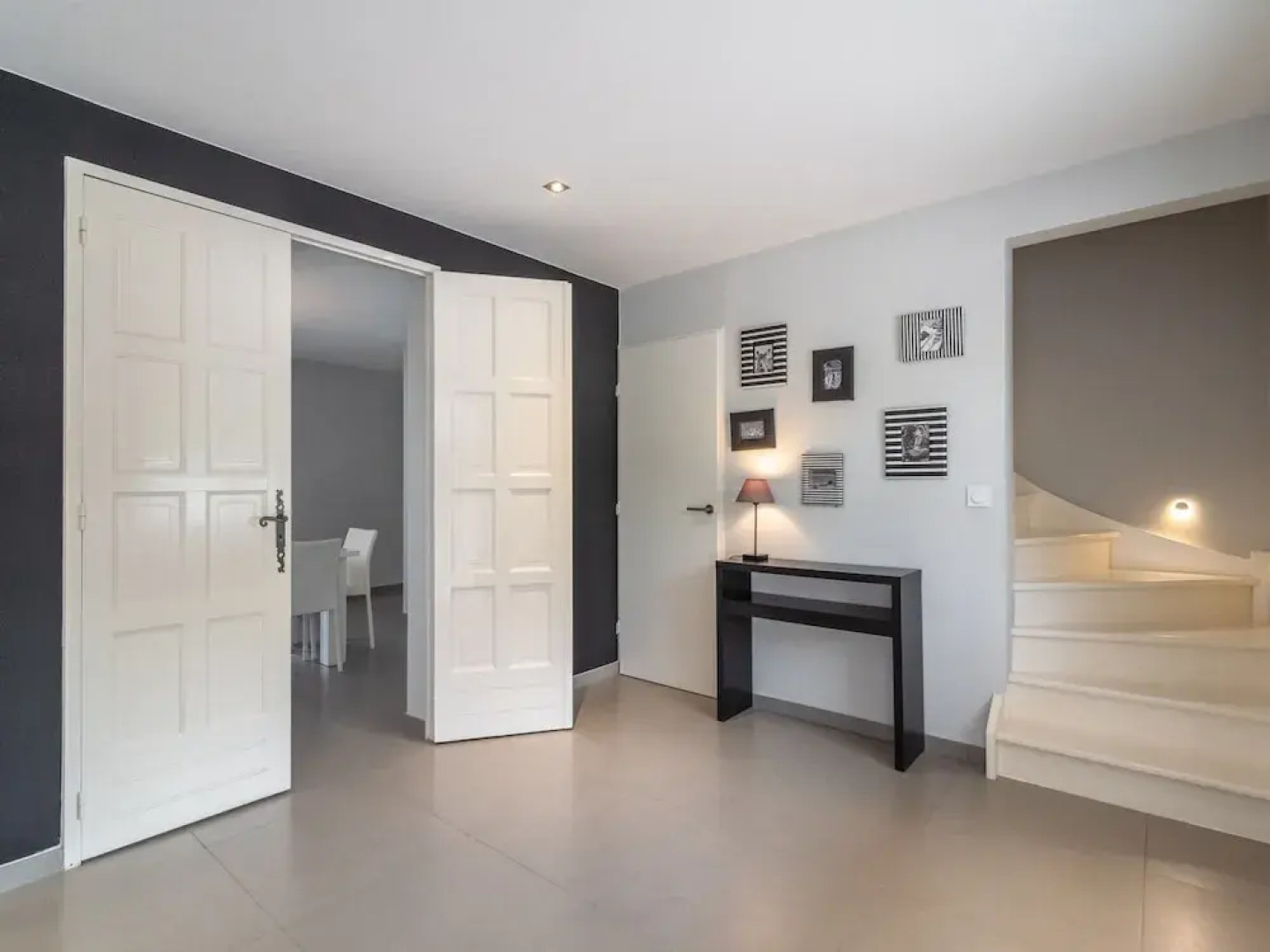 Villa w/ Palm Trees & Pool