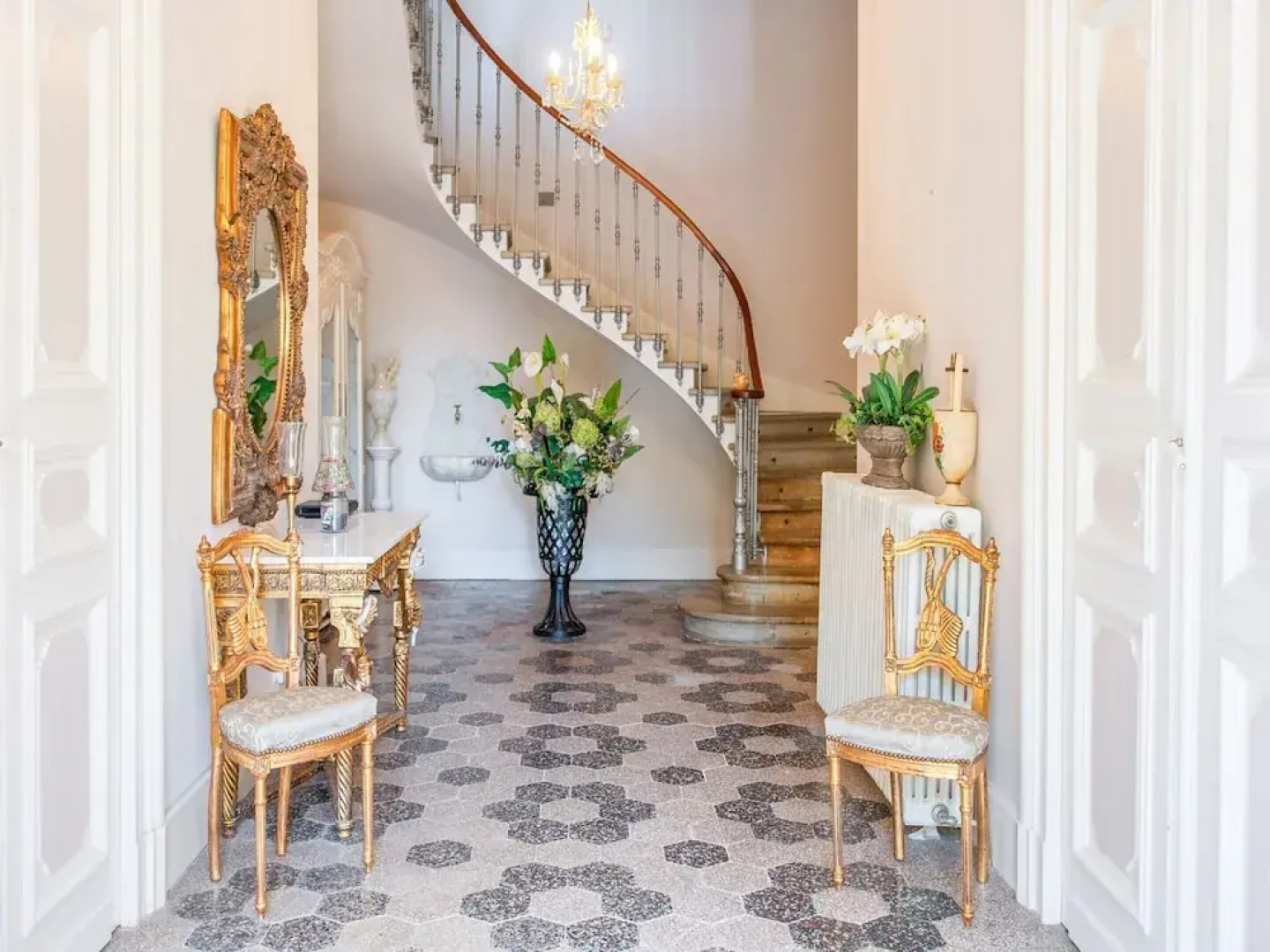 Elegant Holiday Home Near the Canal du Midi