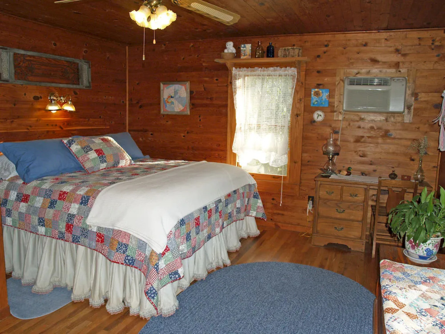 Henson Cove Place B&B with Cabin