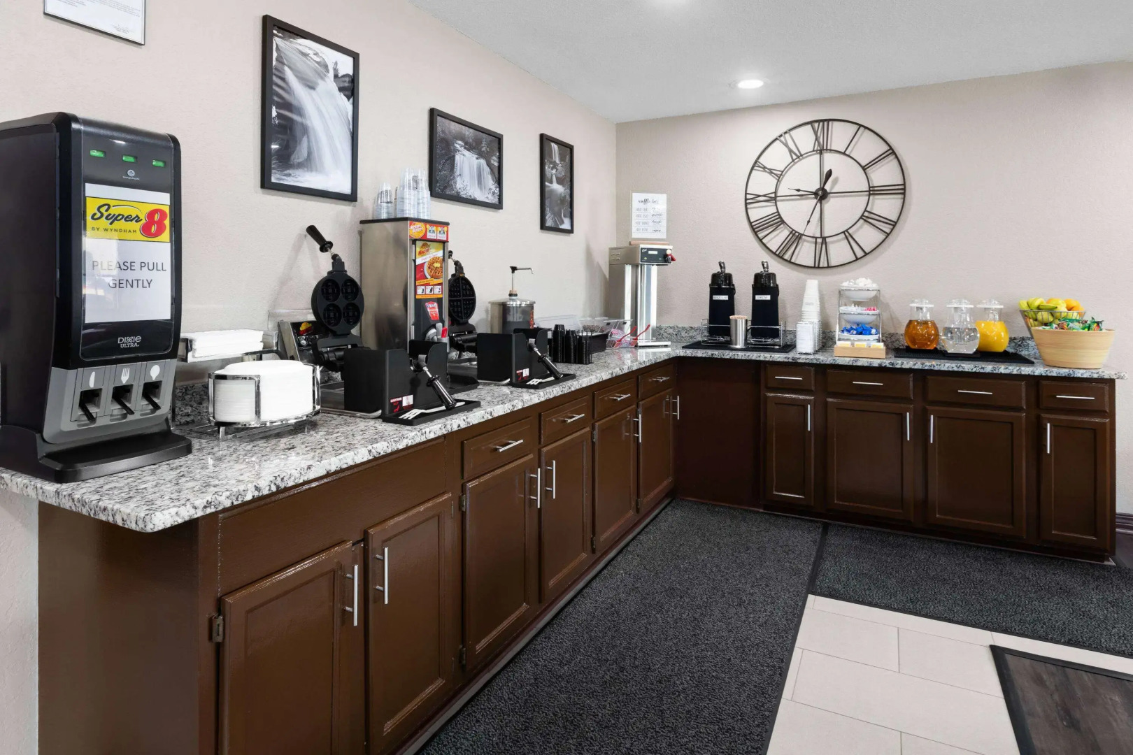 Super 8 by Wyndham Fairmont