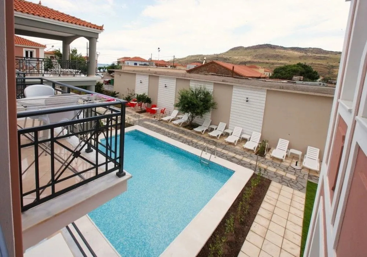 Sun & Sea Luxury Hotel