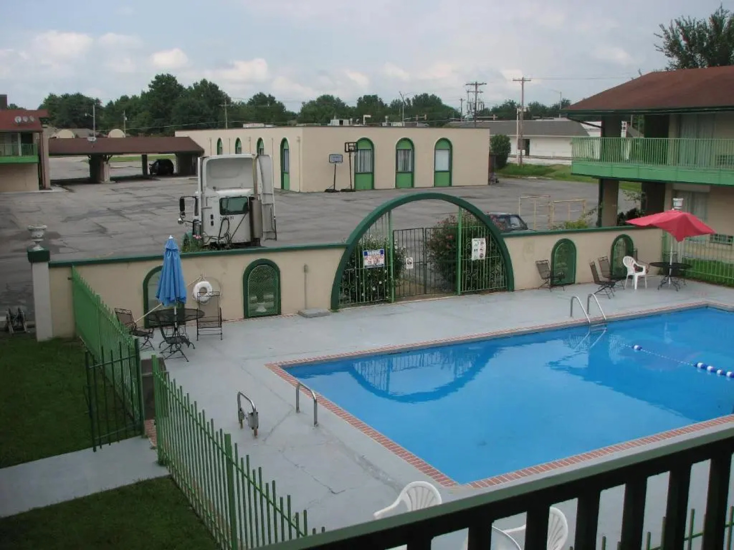 Canterbury Inn & Suites