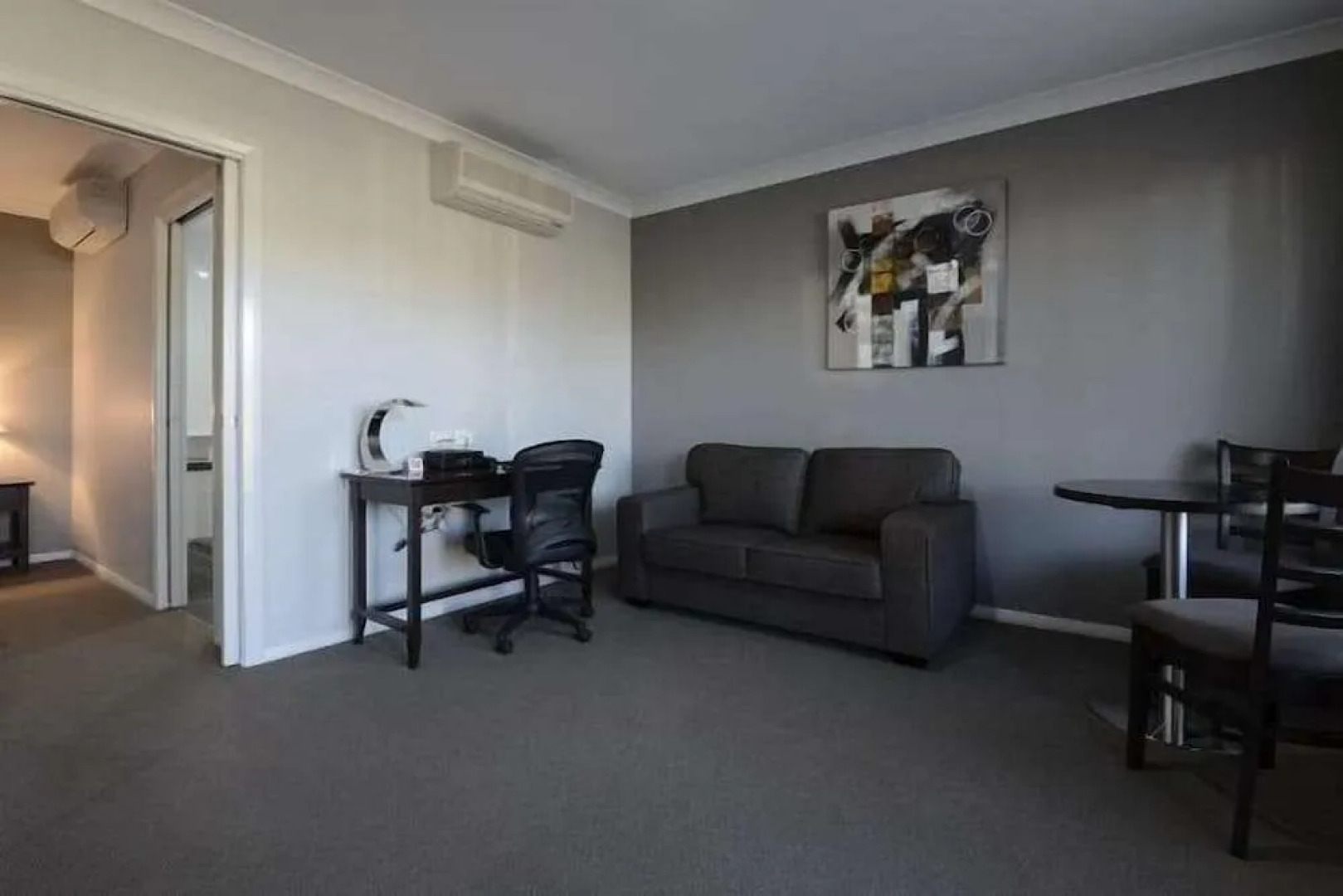 Aastro Dish Motor Inn