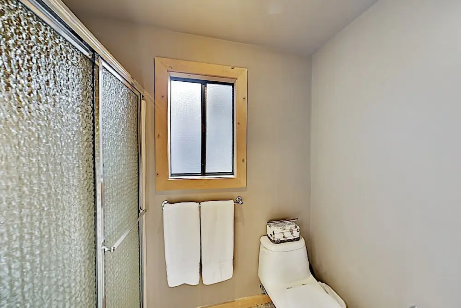 New Listing! Large Near Lake Tahoe & Beach 5 Bedroom Home