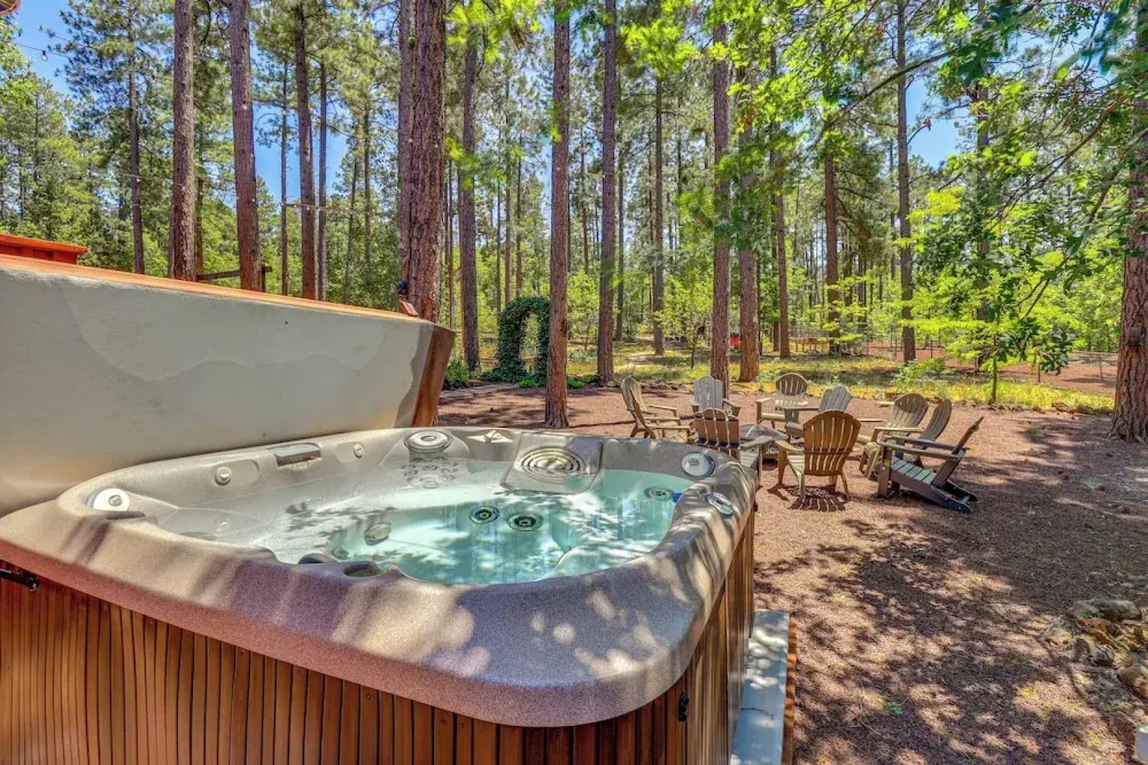Hot Tub & Game Room: All-season Pinetop Cabin