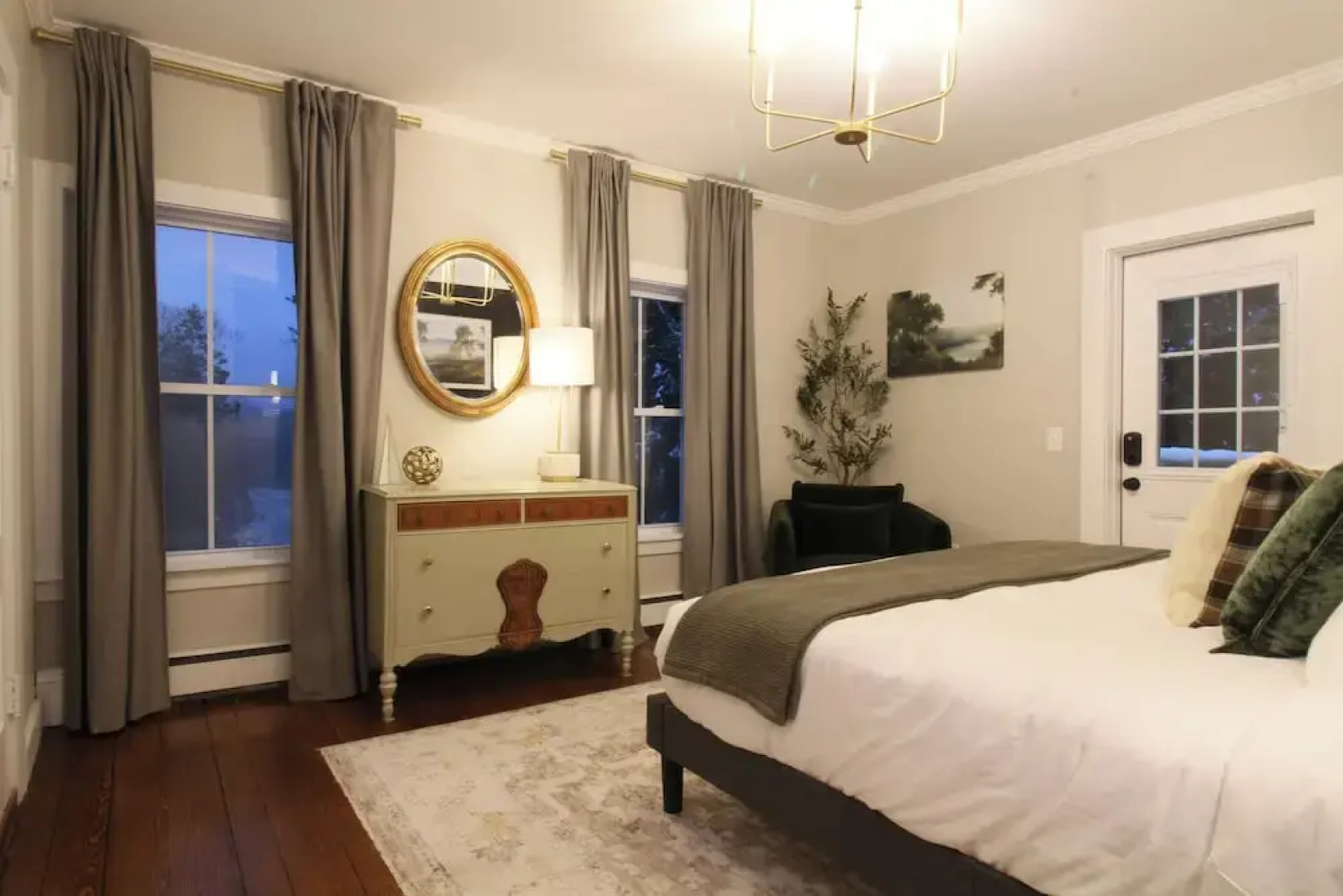The Aurora Inn & Cottages