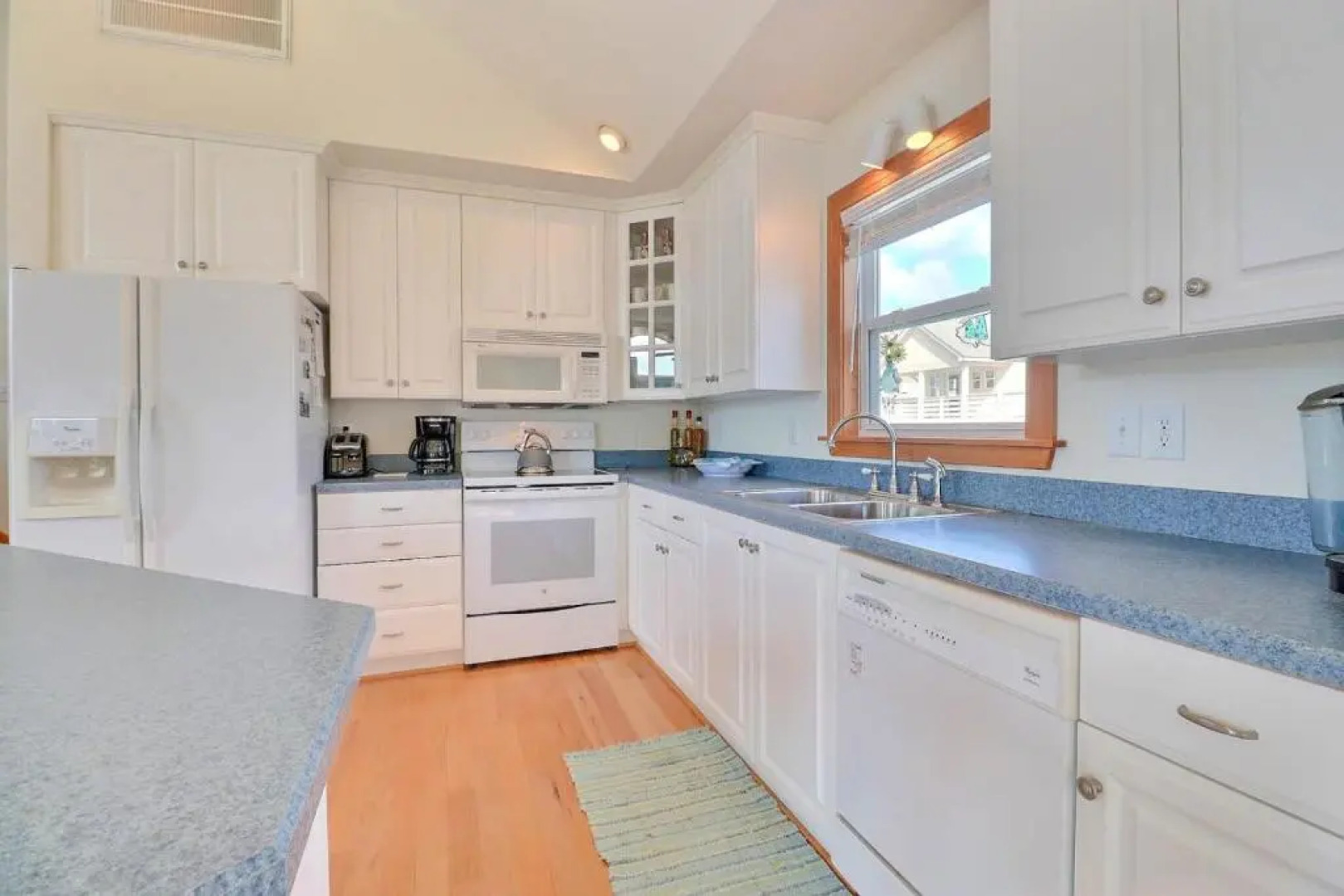 1671 Semper Summer 3 Min Walk to Beach