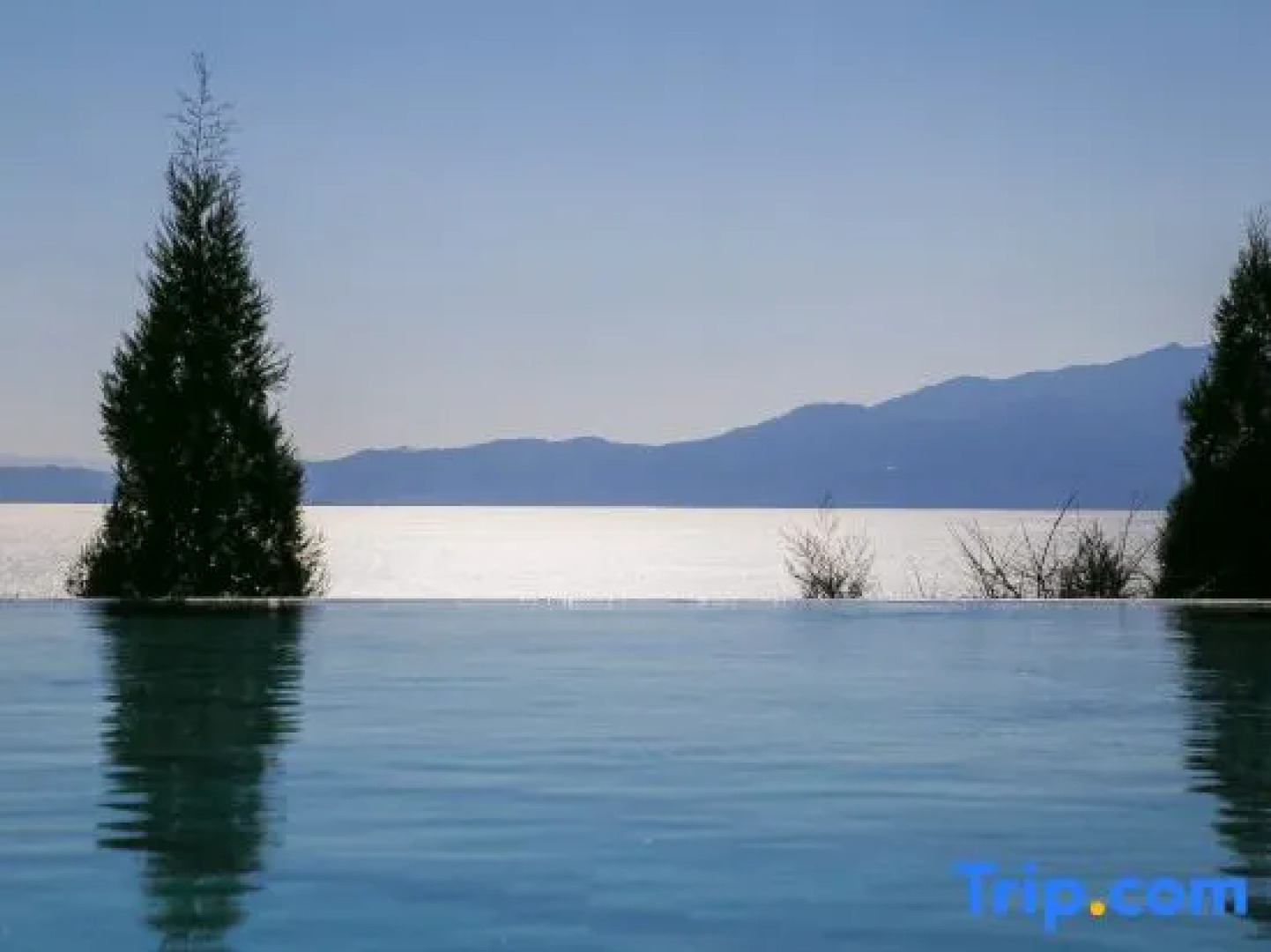 Rousseau homestay in Fuxian Lake