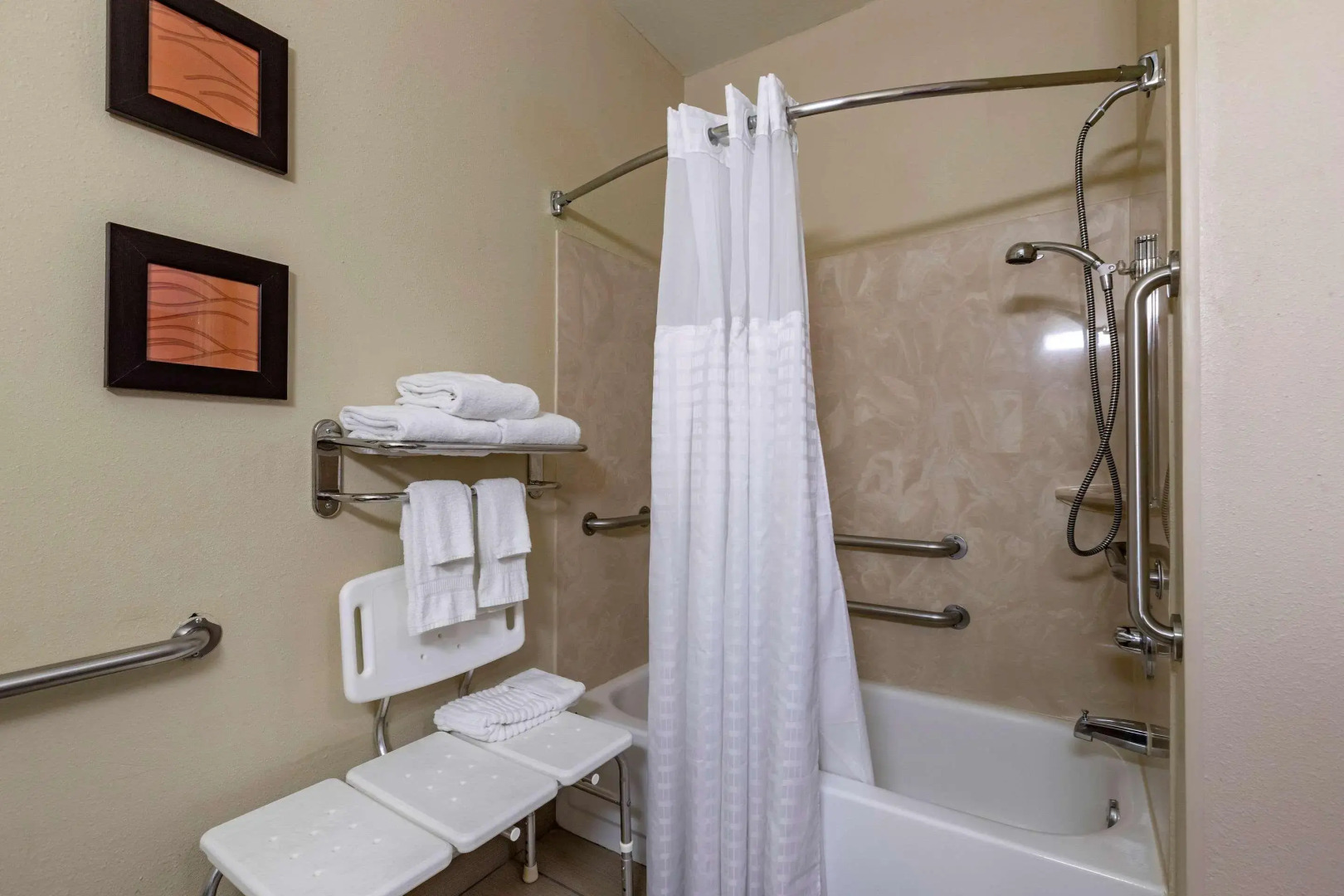 Comfort Inn & Suites Waterloo - Cedar Falls