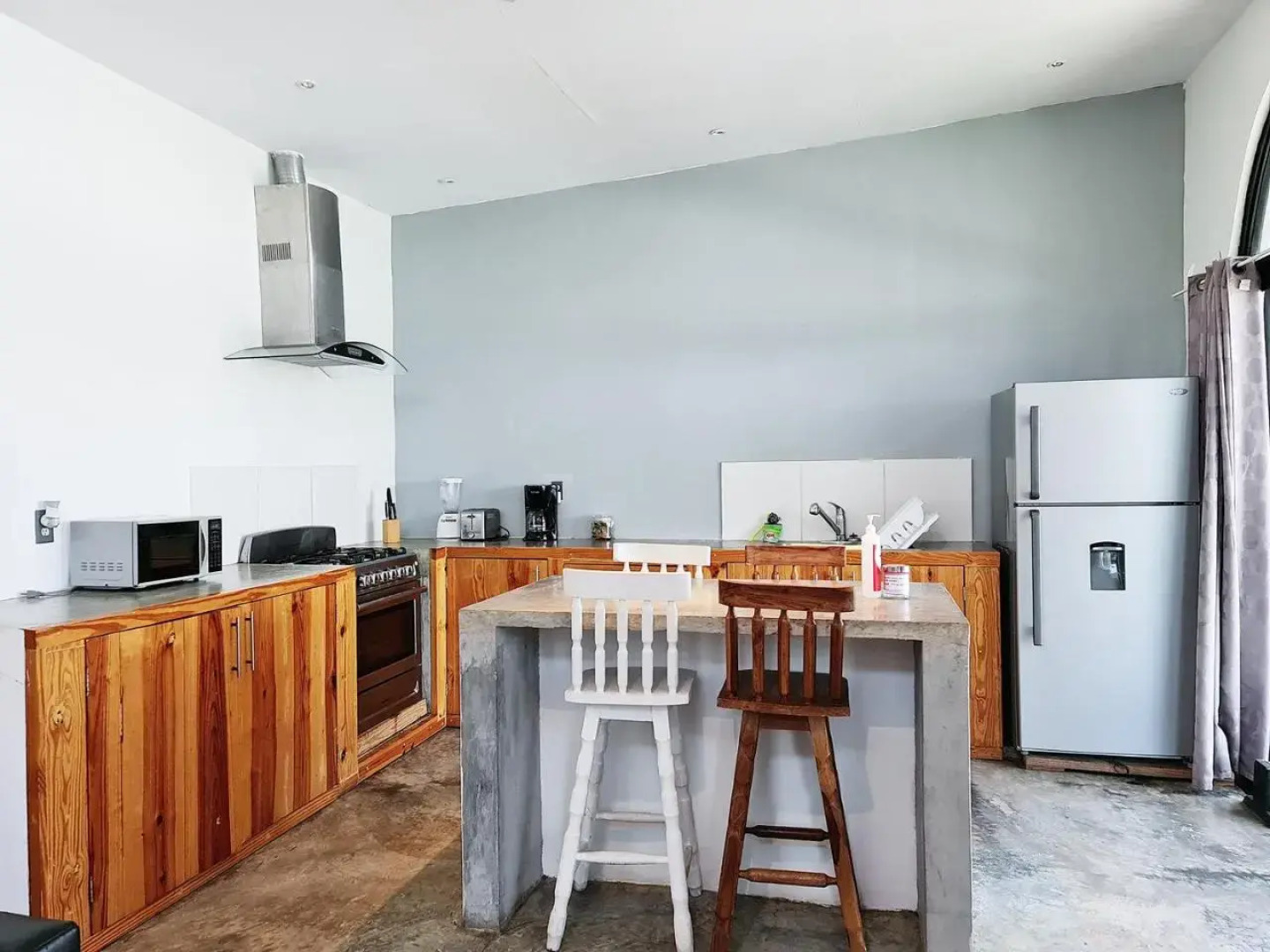 Show Pony Beach Resort and Suites