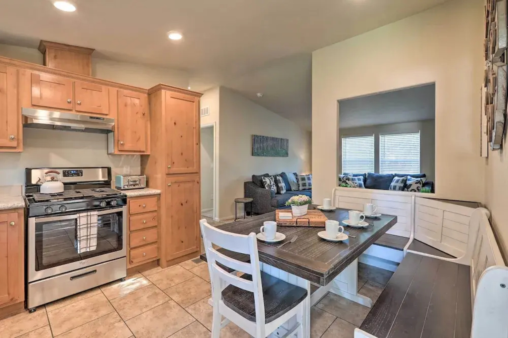 Bright & Modern Flagstaff Cottage Escape!