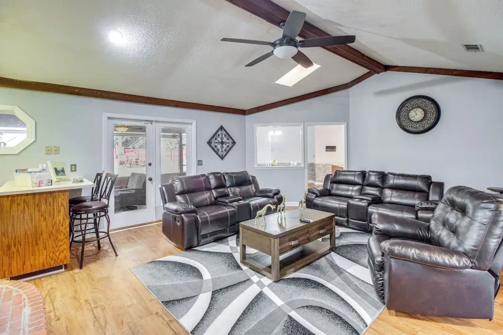 Pool + Gameroom: Family Fun Retreat in Hinesville!