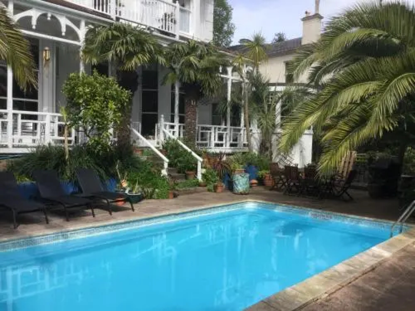 Cary Court - Guest House