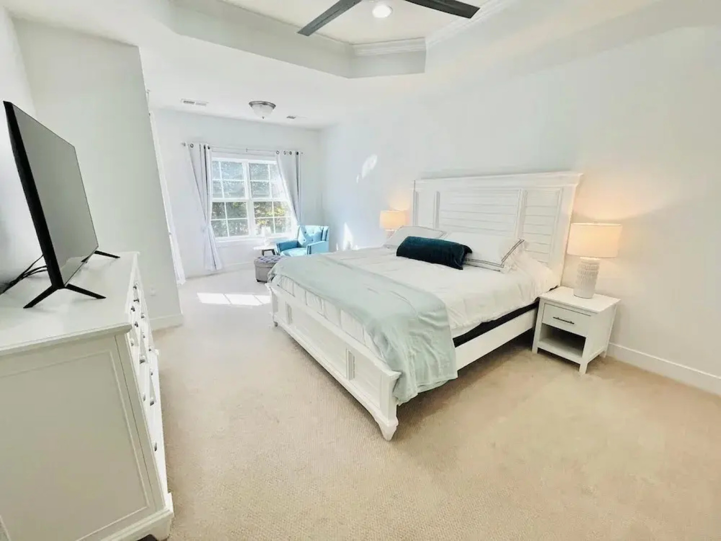 Catalina Circle 21307