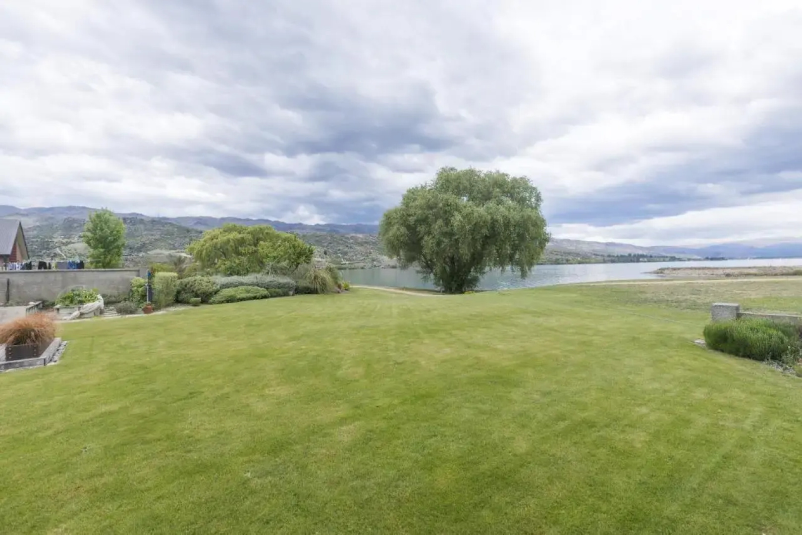 The Lakehouse - Cromwell Holiday Home
