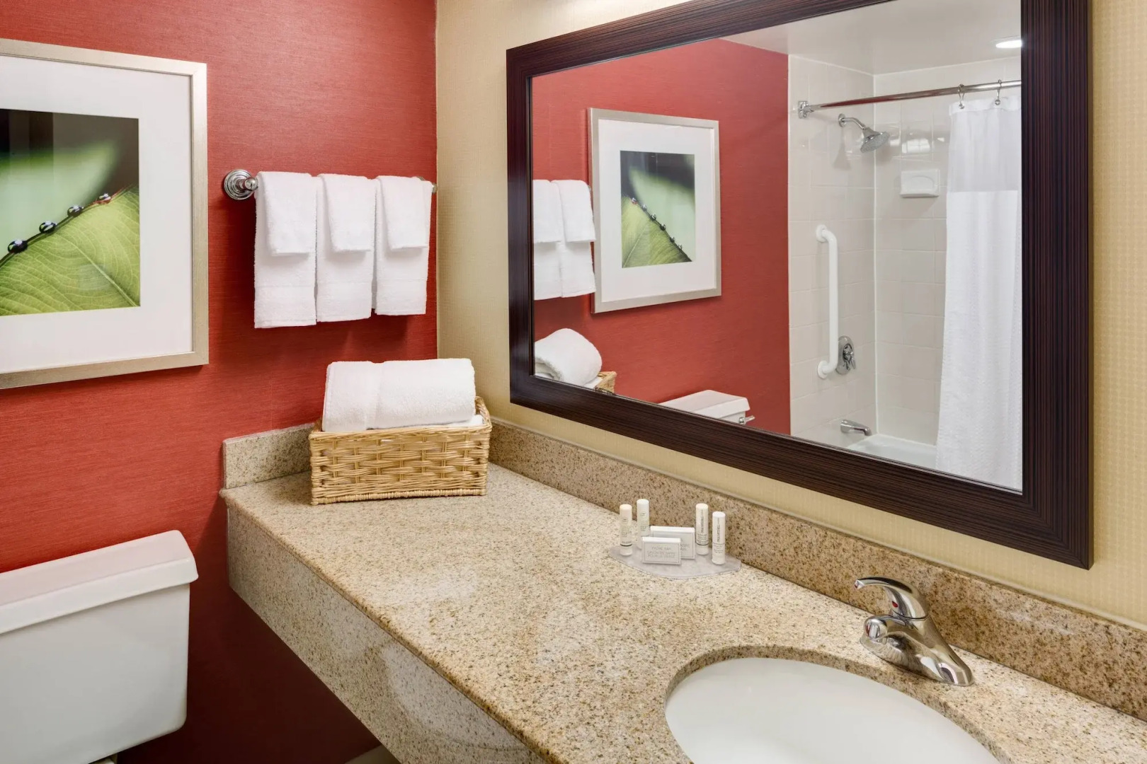 Courtyard By Marriott Shelton